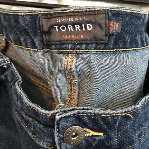 High rise curvy 26R torrid jeans almost brand new - Picture 2 of 8